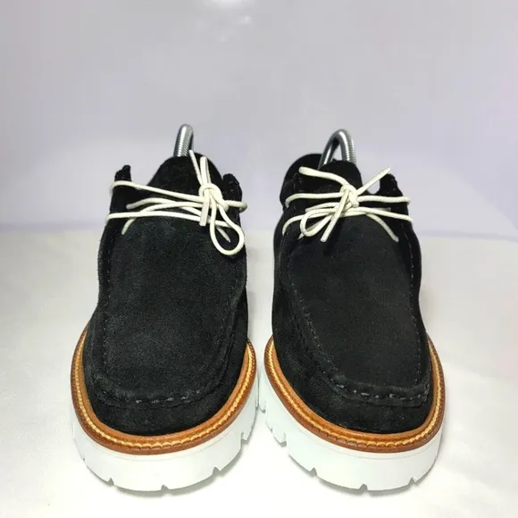 GW Bass Men Size 10 Wallace Suede Moc shoes.