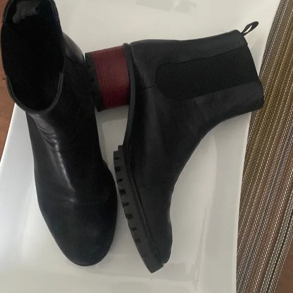 HALMANERA Boots. Rubber Sole. Red Wood Circular Heel. 39