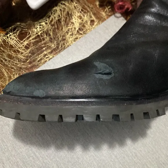HALMANERA Boots. Rubber Sole. Red Wood Circular Heel. 39