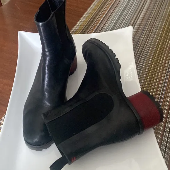 HALMANERA Boots. Rubber Sole. Red Wood Circular Heel. 39