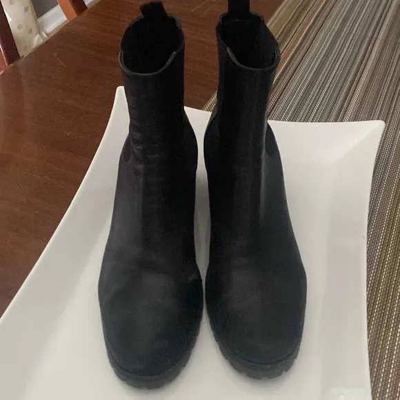 HALMANERA Boots. Rubber Sole. Red Wood Circular Heel. 39