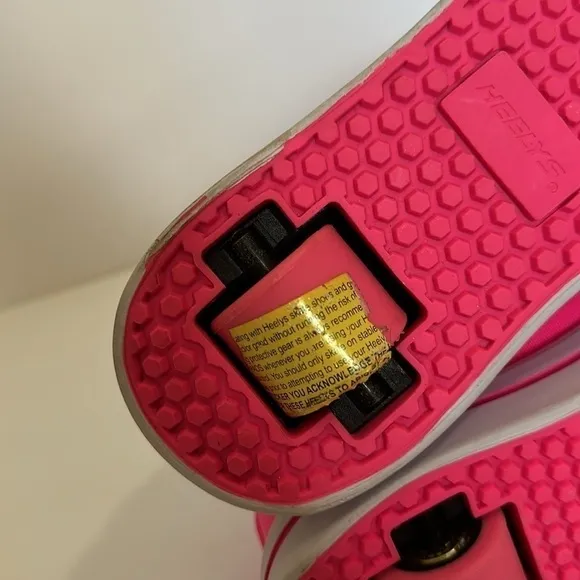 Heelys Girls Size 6 Pink White Canvas Lace Up Roller Skate Shoes NWT