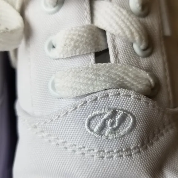 Heelys Pro 20 Canvas All White Wheeled Heel Shoes