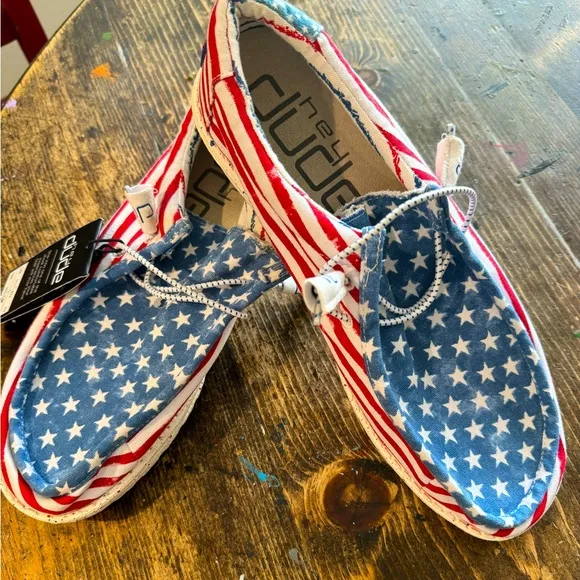 🆕hey DUDE patriotic slip ons! 🇺🇸unisex but mens sizing!! Super comfy-see pic: