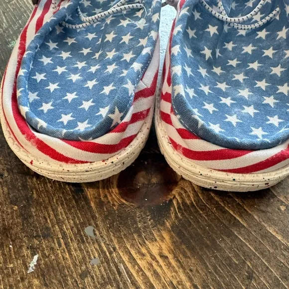 🆕hey DUDE patriotic slip ons! 🇺🇸unisex but mens sizing!! Super comfy-see pic: