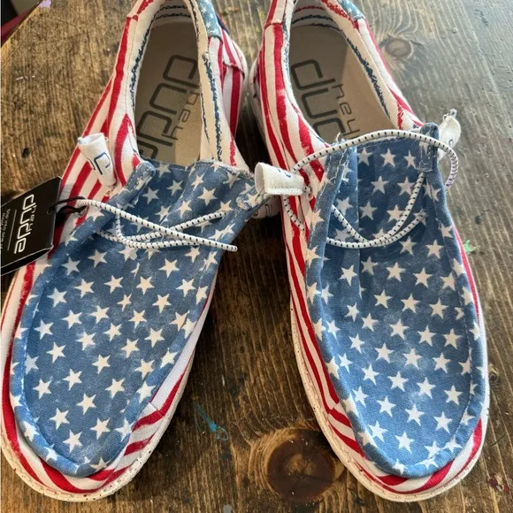 🆕hey DUDE patriotic slip ons! 🇺🇸unisex but mens sizing!! Super comfy-see pic: