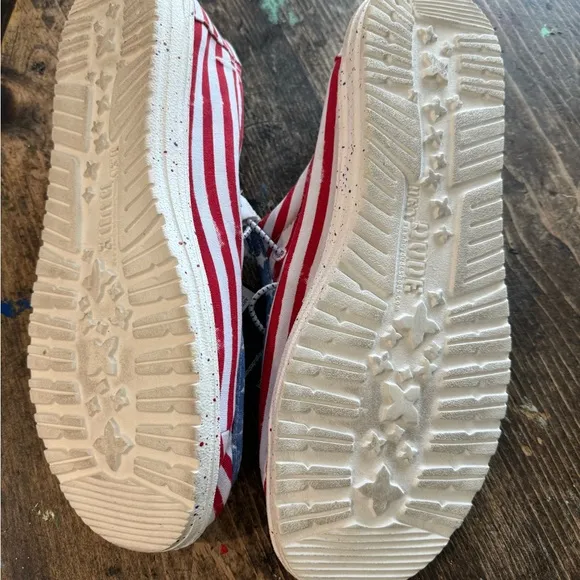 🆕hey DUDE patriotic slip ons! 🇺🇸unisex but mens sizing!! Super comfy-see pic: