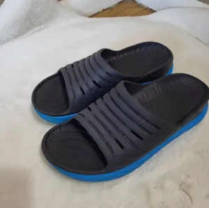 Hoka One One Ora Recovery Slide Sandals Rubber Men’s Size 14.in great condition.