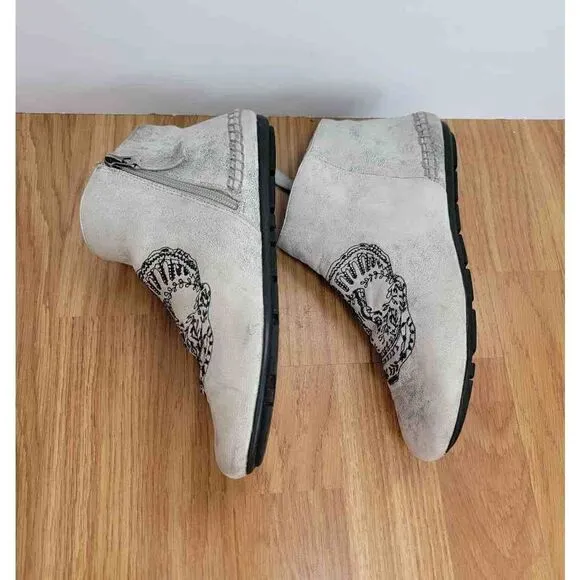 House of Harlow Mara Skull Moccasin Boots 7.5