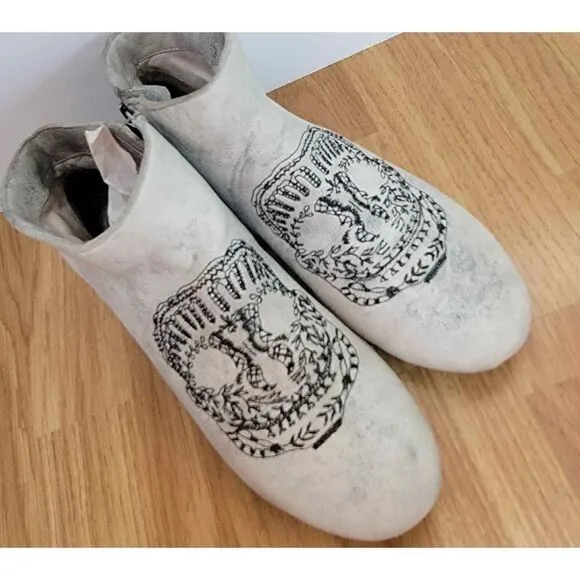 House of Harlow Mara Skull Moccasin Boots 7.5