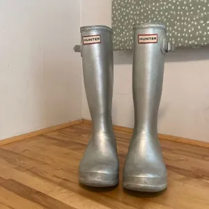 Hunter Metallic Silver Tall Rubber Rain Boots Size 6