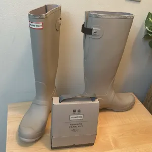 HUNTER Orig. Gray Back Adj. Waterproof Tall Boots (New) &amp; HUNTER Rubber Care Kit