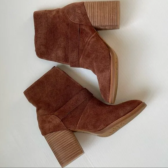 Isola Lavoy block heel boot with coco Suede heeled ankle boots cognac suede