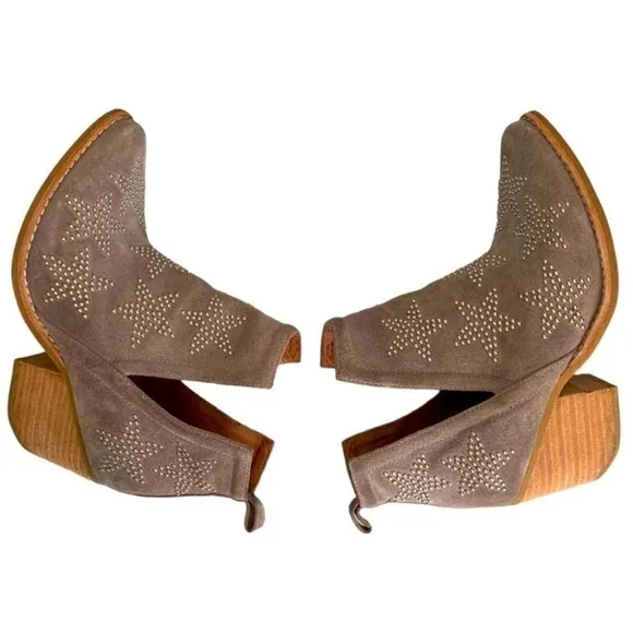 Jeffrey Campbell Asterial Booties Star Studded Suede Tan Silver Size 8