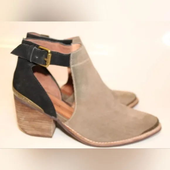 Jeffrey Campbell Woodruff Womens 6.5 Taupe/Black Suede Leather Cutout Booties