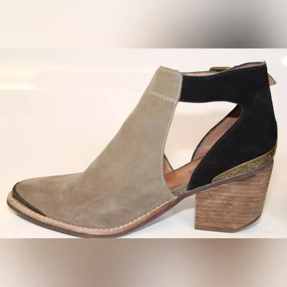 Jeffrey Campbell Woodruff Womens 6.5 Taupe/Black Suede Leather Cutout Booties