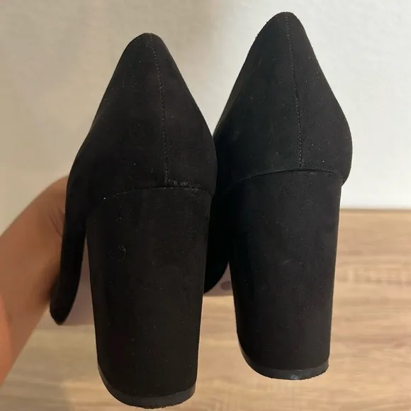 JESSICA SIMPSON Elegant Black Faux Suede Pumps
