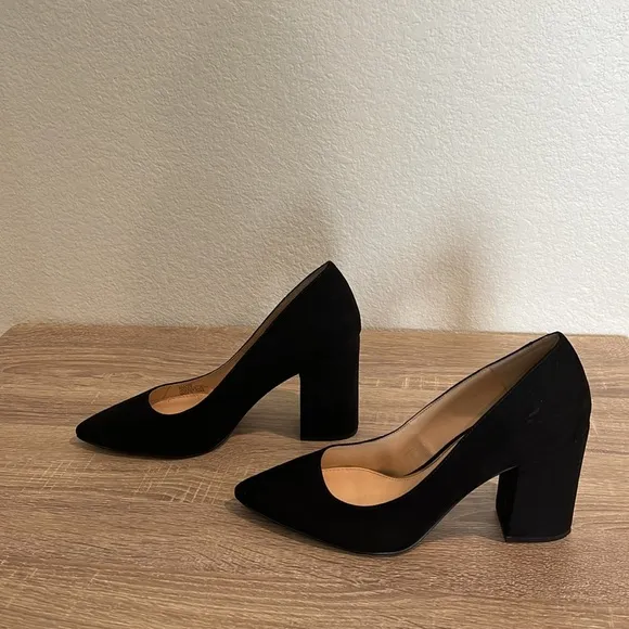 JESSICA SIMPSON Elegant Black Faux Suede Pumps