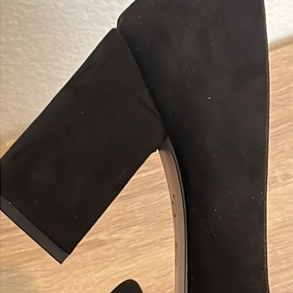 JESSICA SIMPSON Elegant Black Faux Suede Pumps