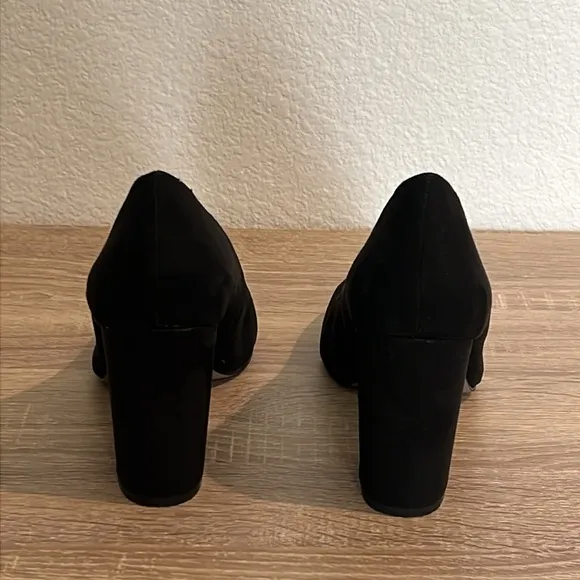 JESSICA SIMPSON Elegant Black Faux Suede Pumps