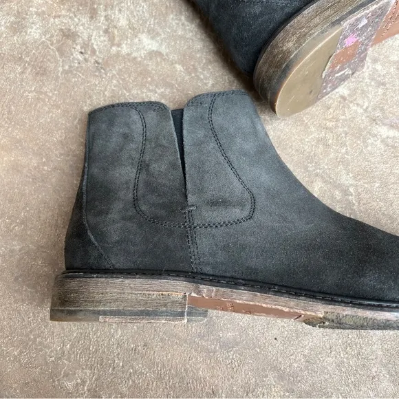 John Varvatos Dark Gray Chelsea Suede Boot Sz 8