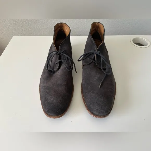 ☑️John Varvatos gray Suede Shoes