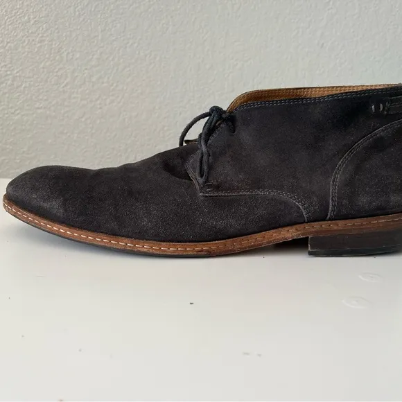 ☑️John Varvatos gray Suede Shoes