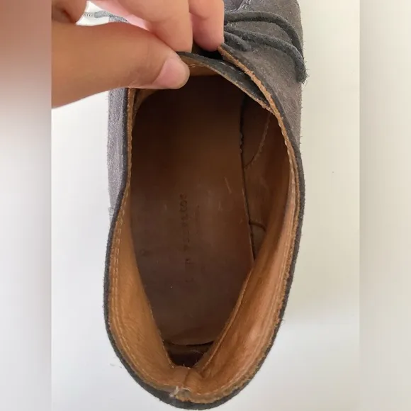 ☑️John Varvatos gray Suede Shoes