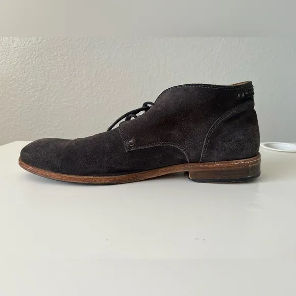 ☑️John Varvatos gray Suede Shoes