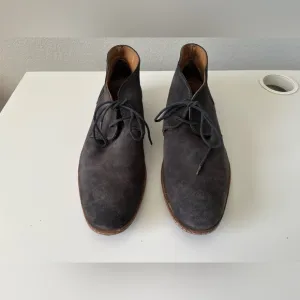 ☑️John Varvatos gray Suede Shoes