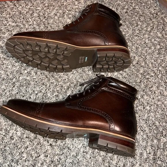 Johnston &amp; MurphyMen's Cody Cap Toe Boots 11M
