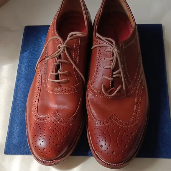 Johnston &amp; Murrphy Brown Leather Shoes. In Excellent Pre-Loved Condition.