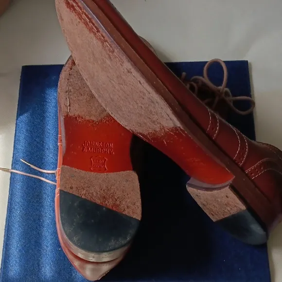 Johnston &amp; Murrphy Brown Leather Shoes. In Excellent Pre-Loved Condition.