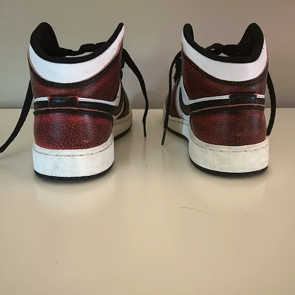 Jordan 1 sneakers : size 6 Y … Kids size