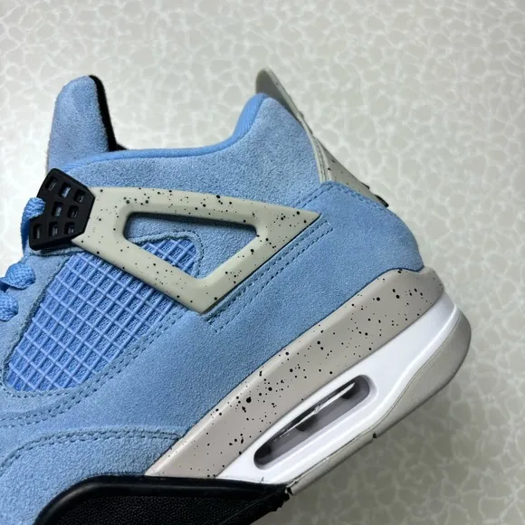 Jordan 4 Retro “University Blue” Mens Basketball Shoes Pre-owned (Size 8.5)