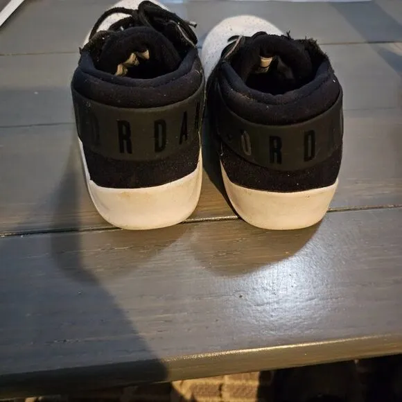 Jordan Toddler Boys Black &amp; White Mesh Lace Up Basketball Shoes Size 2