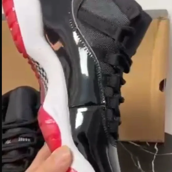 Jordan’s Bred 11’s Men’s Size 7.5
