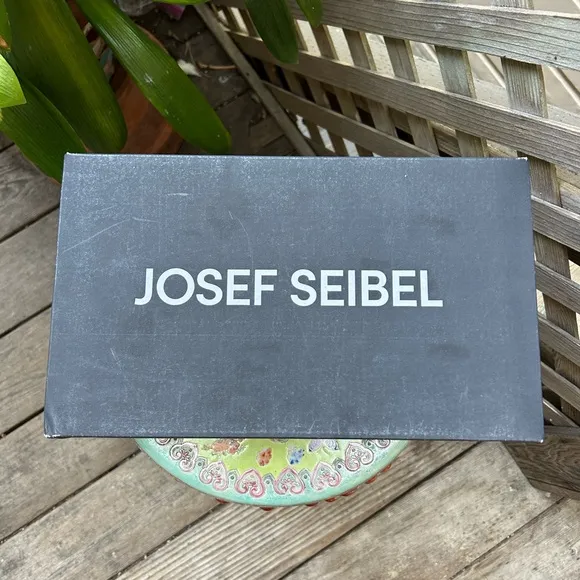 Josef Seibel Women's Black Leather Casual Shoes Size 8