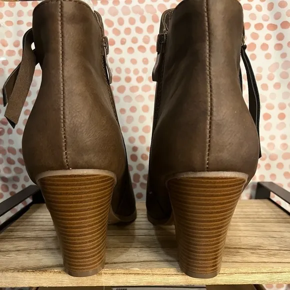 Journee Collection Women's Vally Zipper Bootie Women's Shoes