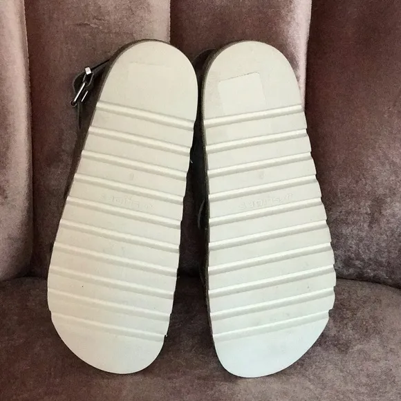 JSLIDE PLATFORM SANDALS, sz 8, SILVER, LEATHER