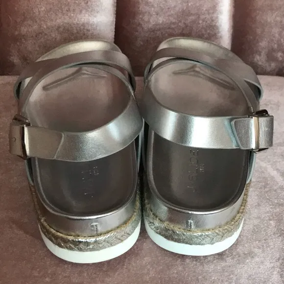 JSLIDE PLATFORM SANDALS, sz 8, SILVER, LEATHER