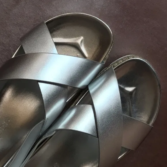 JSLIDE PLATFORM SANDALS, sz 8, SILVER, LEATHER