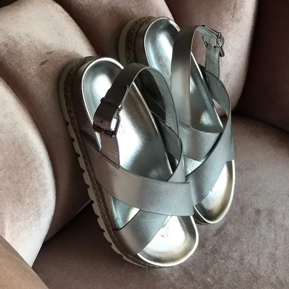 JSLIDE PLATFORM SANDALS, sz 8, SILVER, LEATHER