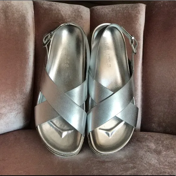 JSLIDE PLATFORM SANDALS, sz 8, SILVER, LEATHER
