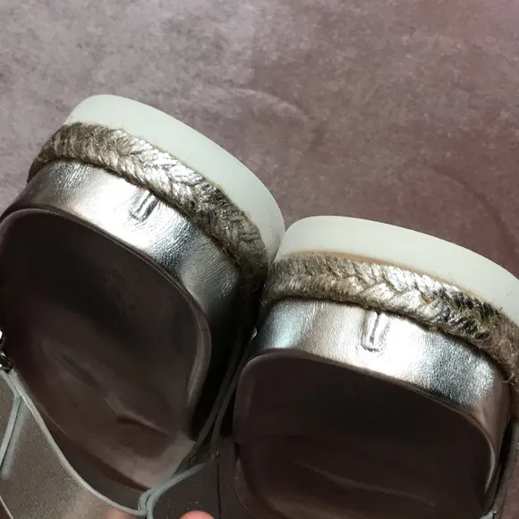 JSLIDE PLATFORM SANDALS, sz 8, SILVER, LEATHER
