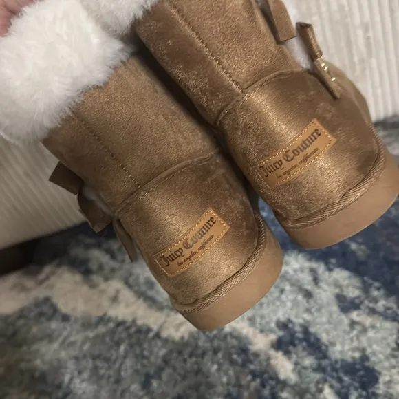 Juicy couture Tan Suede Boots with White Fur Trim