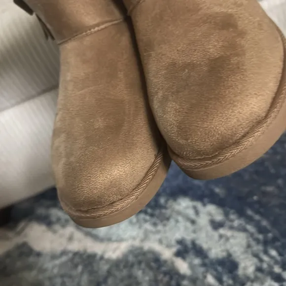 Juicy couture Tan Suede Boots with White Fur Trim