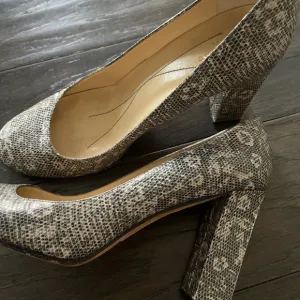 Kate Spade Gray Snakeskin Heels Size 8.5 Women’s Pump Office Business Casual