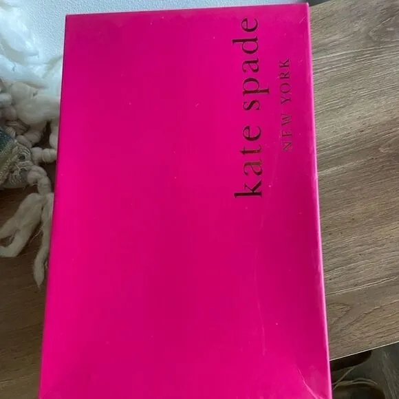 Kate Spade Flynn pineapple 🍍 rubber flower sandals. Box included