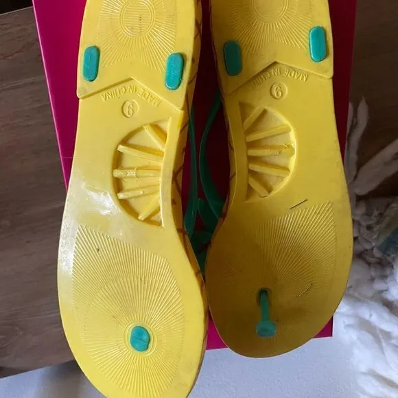 Kate Spade Flynn pineapple 🍍 rubber flower sandals. Box included